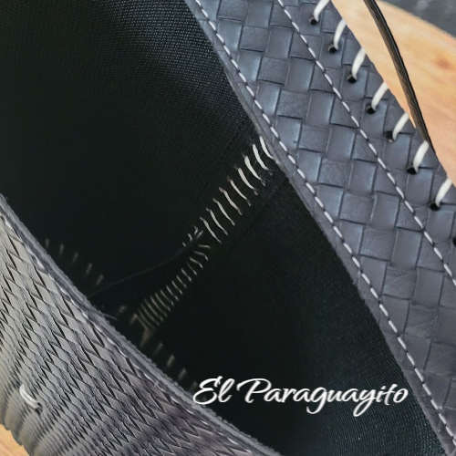 Bolso Matero ecocuero negro trenzado